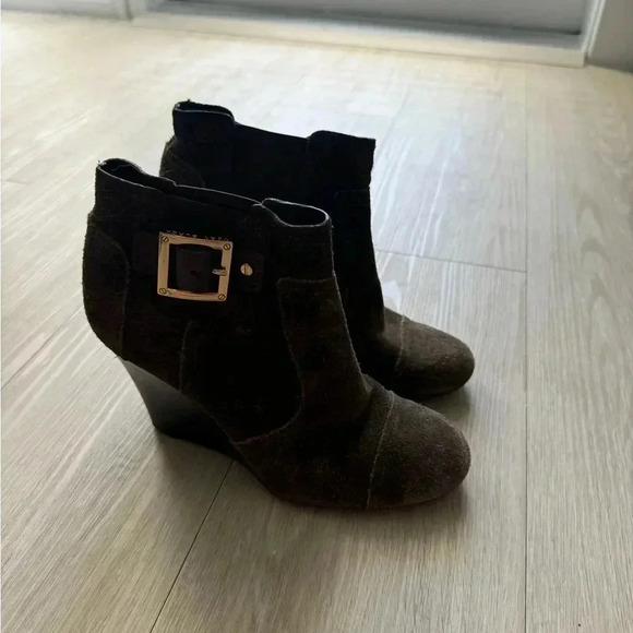TORY BURCH "ADRIENNE" WOMEN'S BROWN SUEDE WEDGE ANKLE BOOTS SIZE 6 - Picture 2 of 12